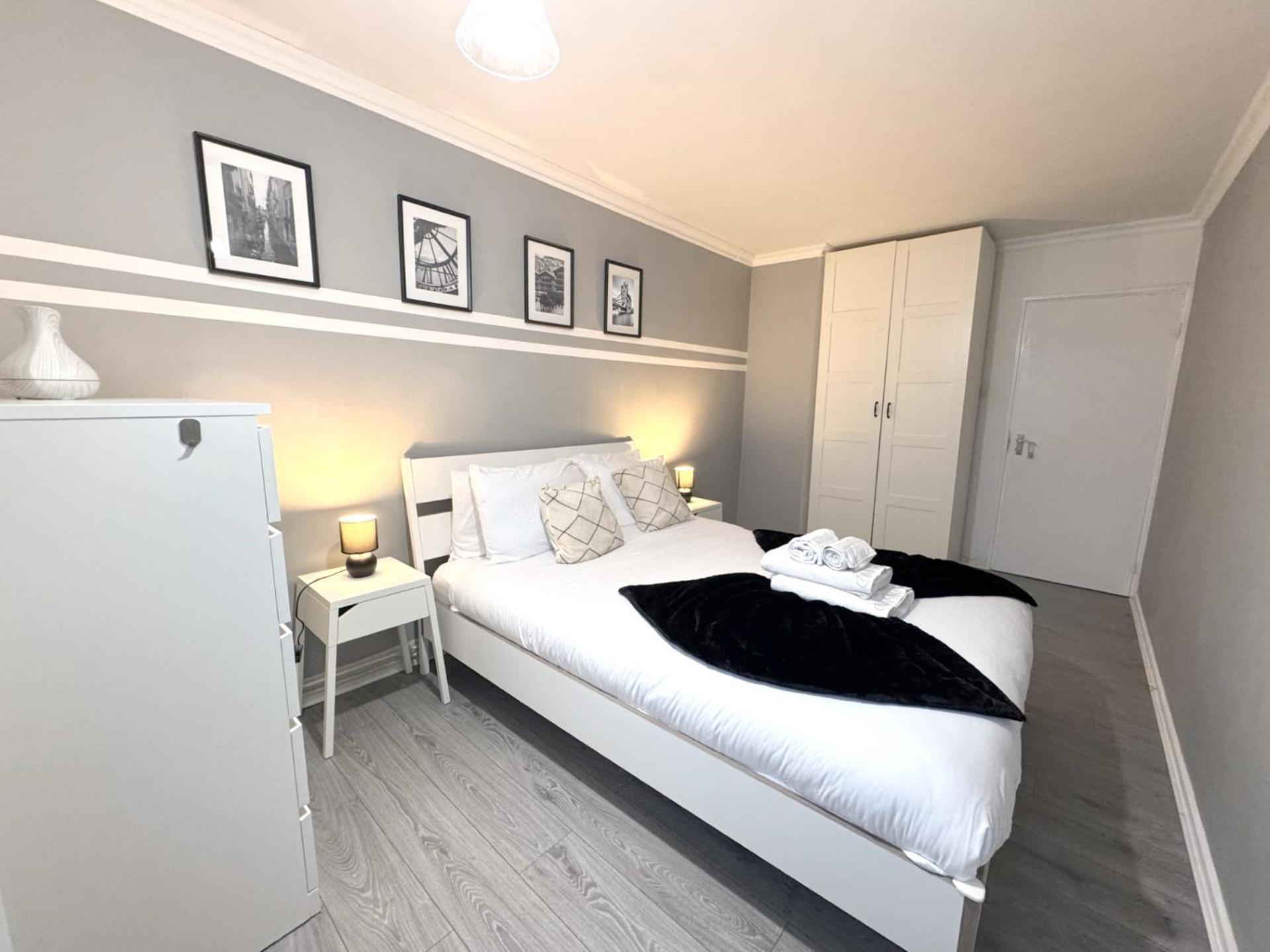 Skyline Apartment, London, Canary Wharf, River Side View And Street Parking Permit