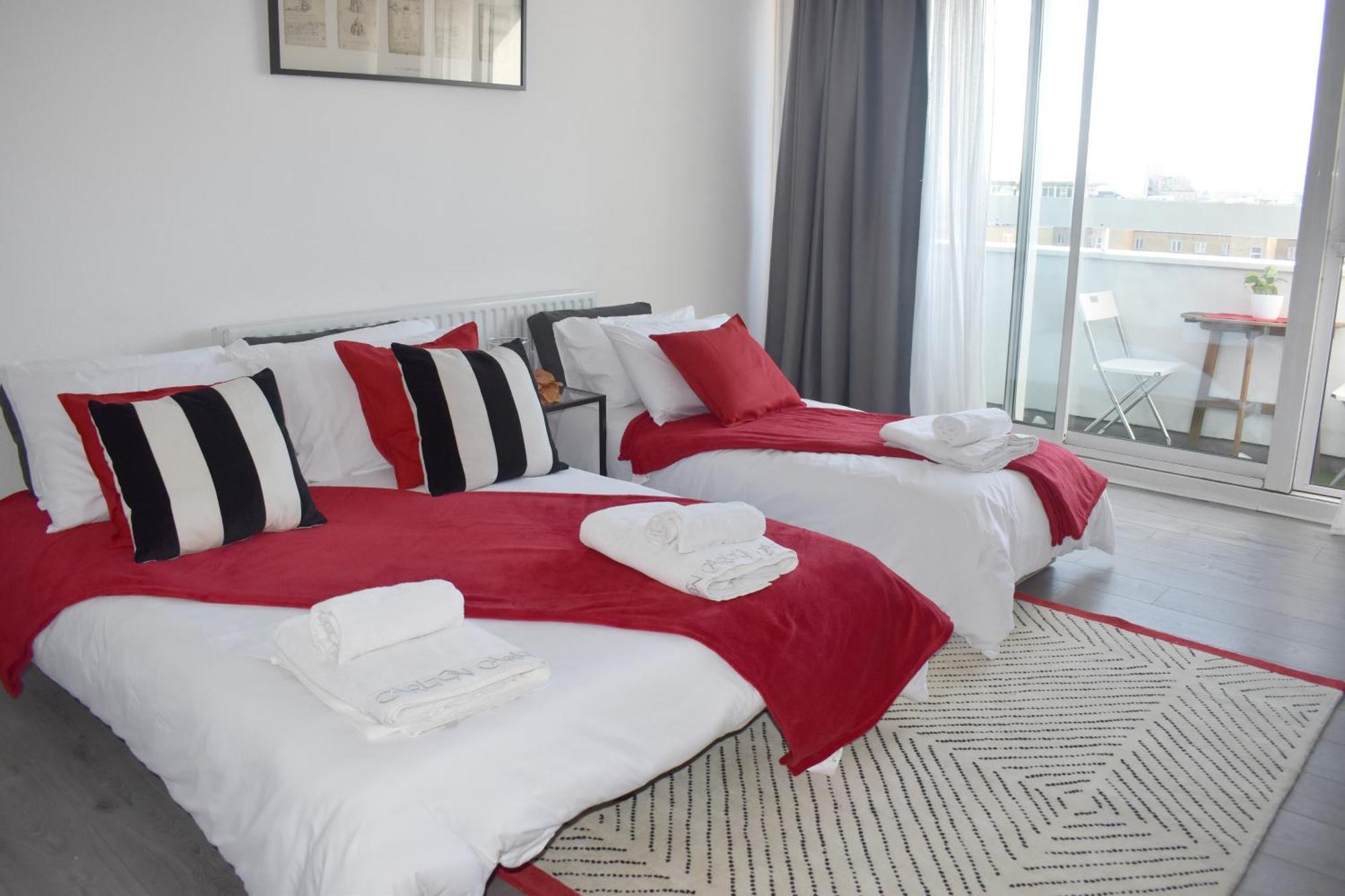 Skyline Apartment, London, Canary Wharf, River Side View And Street Parking Permit Appartamento Londra
