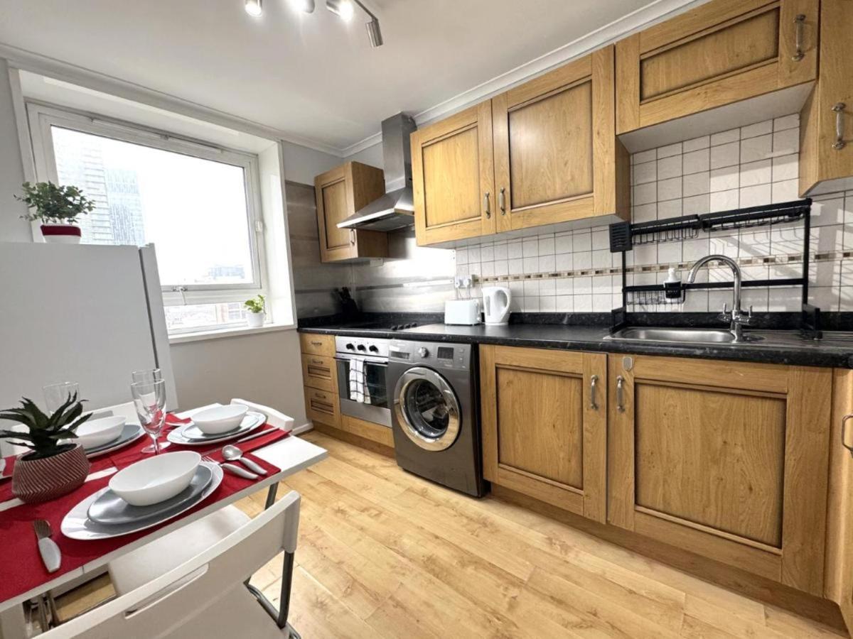 Apartament Skyline Apartment, London, Canary Wharf, River Side View And Street Parking Permit Londra